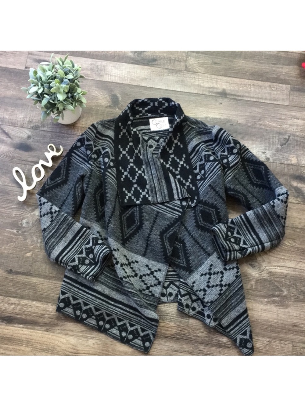 Geometric Open-Front Cardigan Sweater in Grey & Black